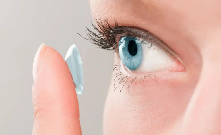 Best Contact Lenses For Dry Eyes Recommended by Experts